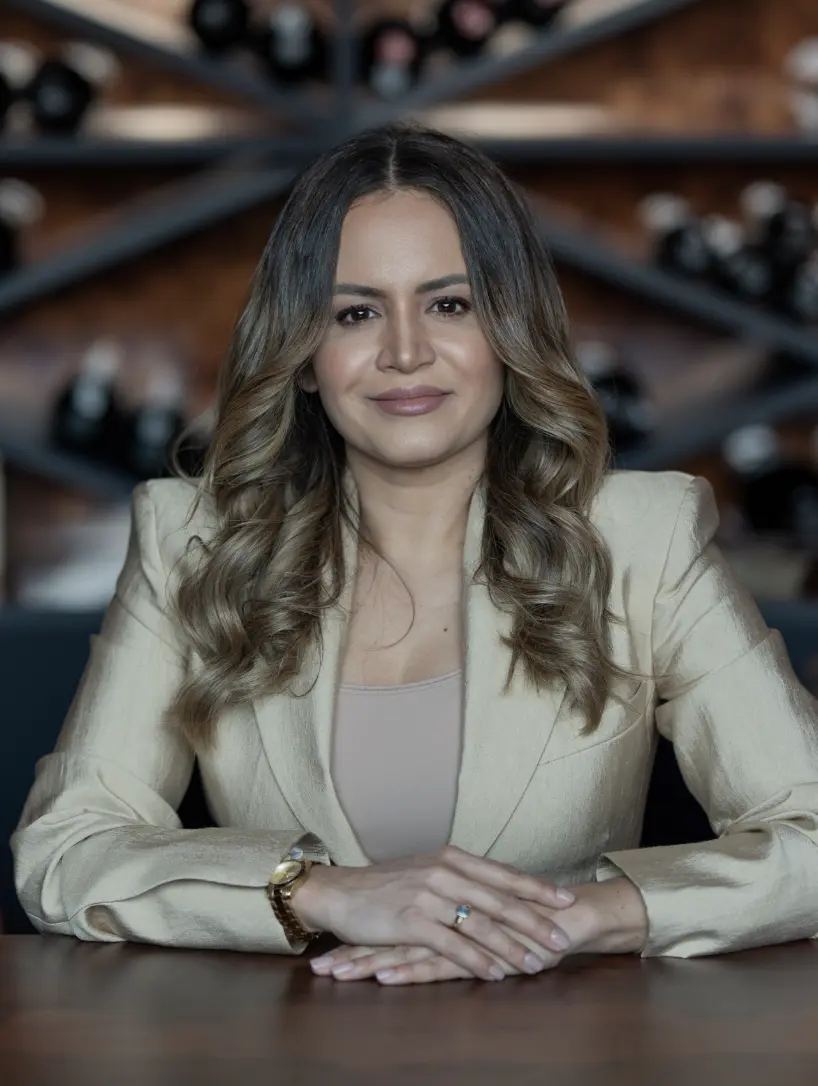 Lorenzza Calhau, consultora de marketing digital, pronta para realizar diagnóstico estratégico personalizado.
